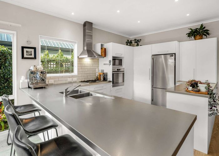  at 42 Manapouri Cres, Hokowhitu, Palmerston North, Manawatu / Whanganui