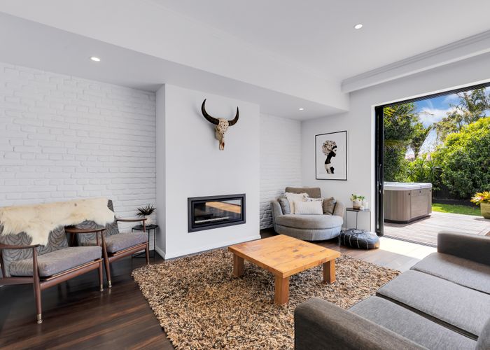  at 1019 Great North Road, Point Chevalier, Auckland