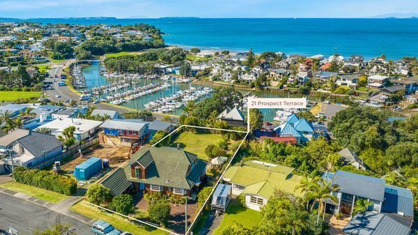  at 21 Prospect Terrace, Milford, Auckland