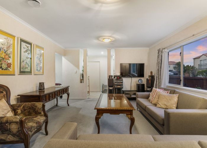  at 17 Stolford Crescent, New Lynn, Auckland