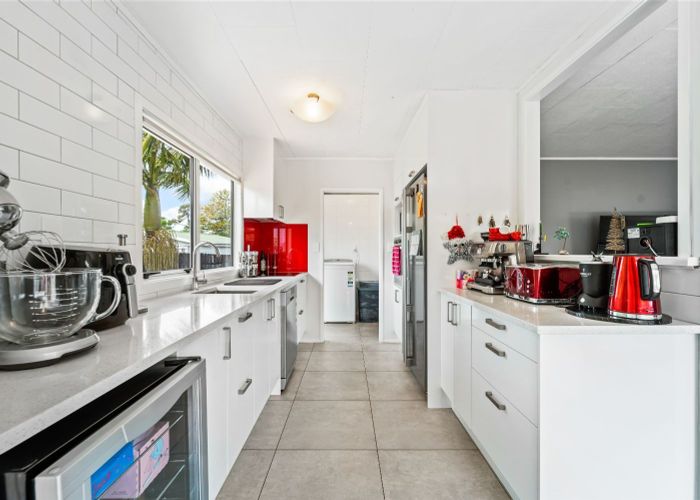  at 122 Moire Road, West Harbour, Auckland