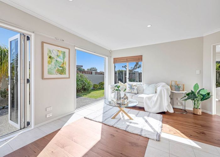  at 8 Devon Road, Bucklands Beach, Auckland
