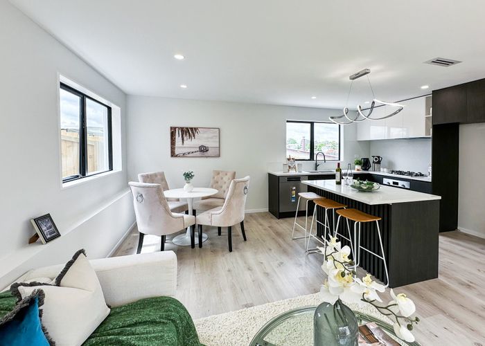  at 61B Totaravale Drive, Totara Vale, North Shore City, Auckland