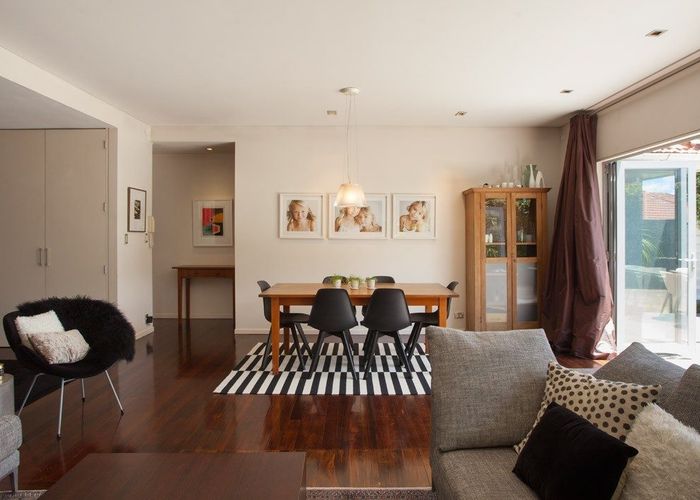  at 8 Weona Place, Westmere, Auckland