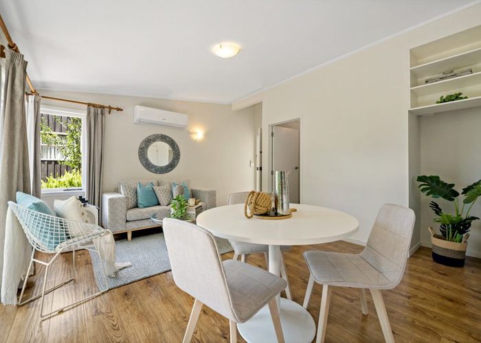  at 2/64 Exmouth Road, Northcote, Auckland