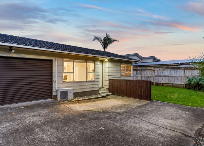 at 3/100 Royal Road, Massey, Auckland