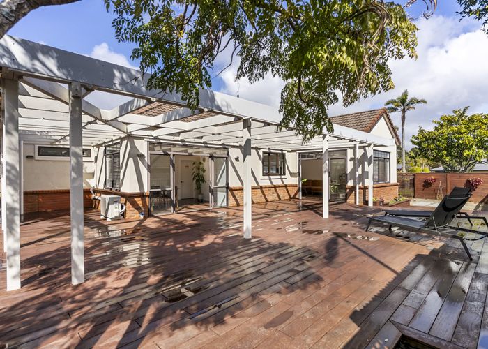  at 33 Northwood Avenue, Albany, North Shore City, Auckland