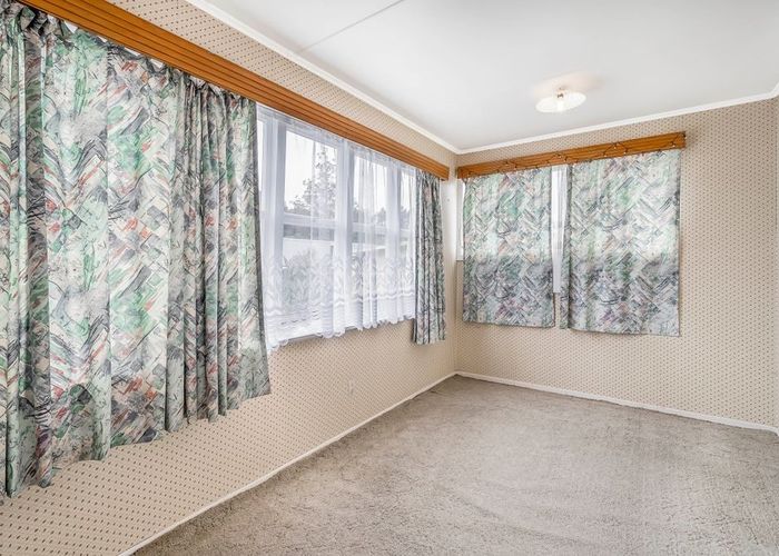  at 4 Woodglen Road, Glen Eden, Waitakere City, Auckland