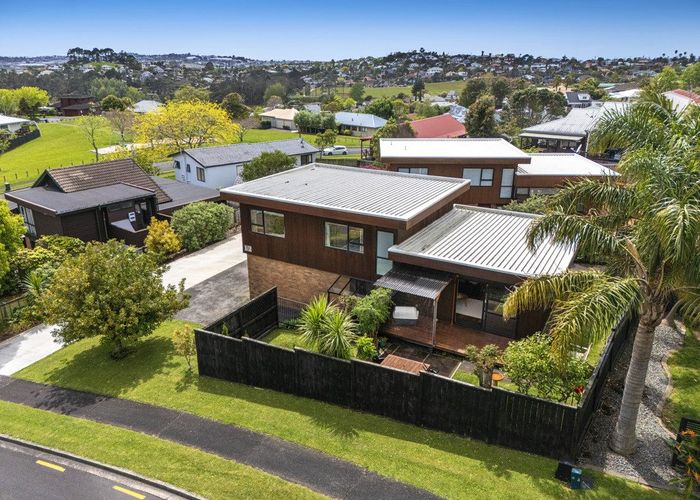  at 1/2 Carl Place, Unsworth Heights, North Shore City, Auckland