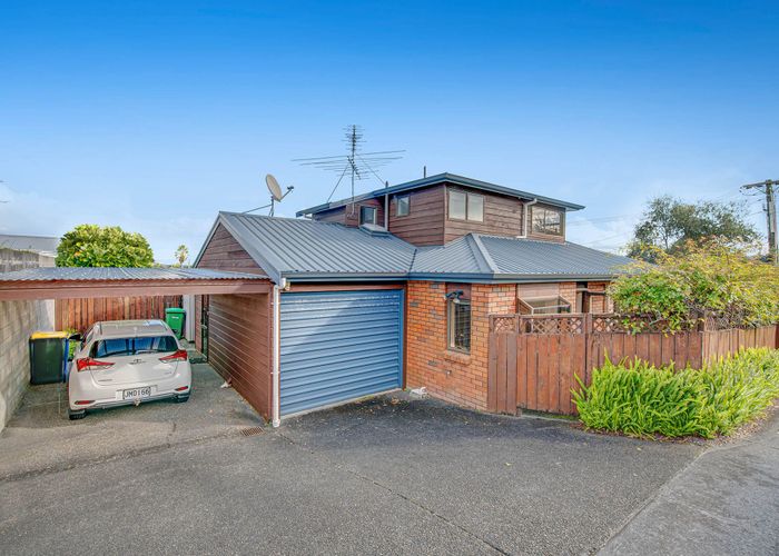  at 2/32A Howard Road, Northcote, North Shore City, Auckland