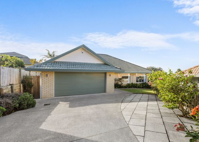  at 2/12 Pat O'Connor Place, The Gardens, Manukau City, Auckland