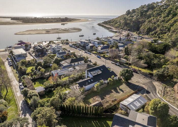  at 10 Cliff Street, Moncks Bay, Christchurch