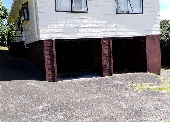  at 2/8 Quiet Street, Te Atatu South, Waitakere City, Auckland