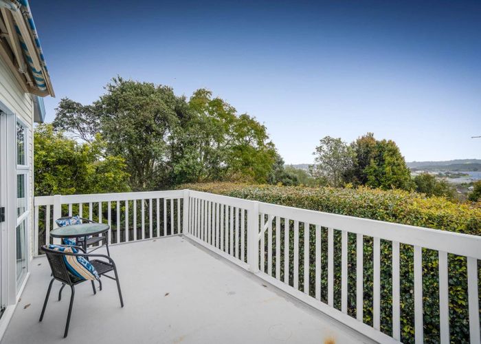  at 2/154 Sunset Road, Unsworth Heights, North Shore City, Auckland