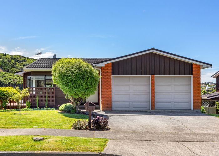  at 17 Shackle Lane, Whitby, Porirua