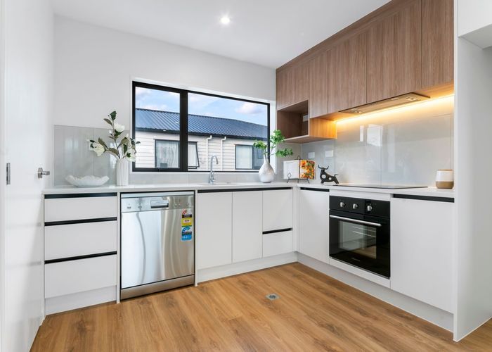  at 2 Hyde Street, Manurewa East, Manukau City, Auckland