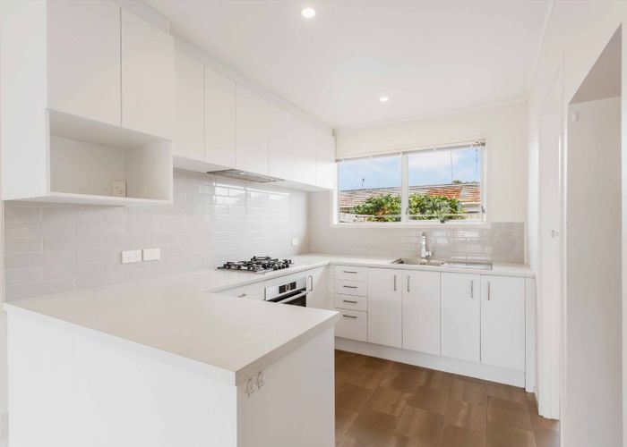  at 2/5 Sylvan Crescent, Te Atatu South, Waitakere City, Auckland
