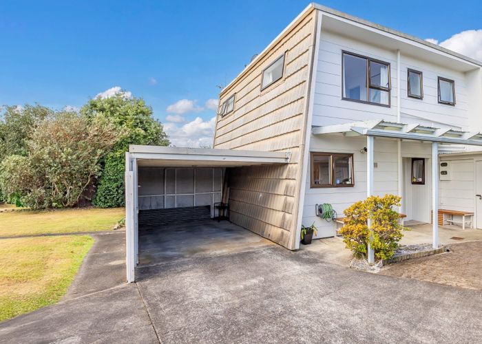  at 33A Hedge Row, Sunnyhills, Auckland