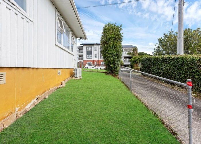  at 1/24 Holbrook Street, Blockhouse Bay, Auckland City, Auckland