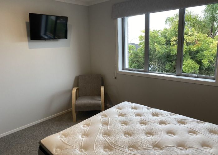  at 2/16 Manning Street (Room D), Hamilton City Central, Hamilton, Waikato