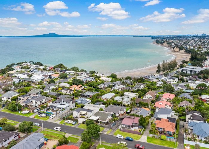  at 1/17 Ridge Road, Waiake, Auckland