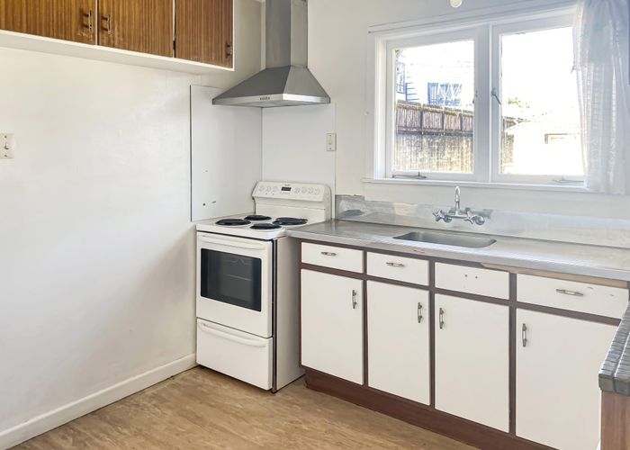  at 2 Vera Road, Te Atatū South, Auckland