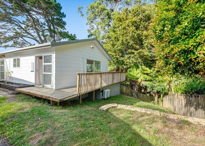  at 1/25 Edgware Road, West Harbour, Auckland