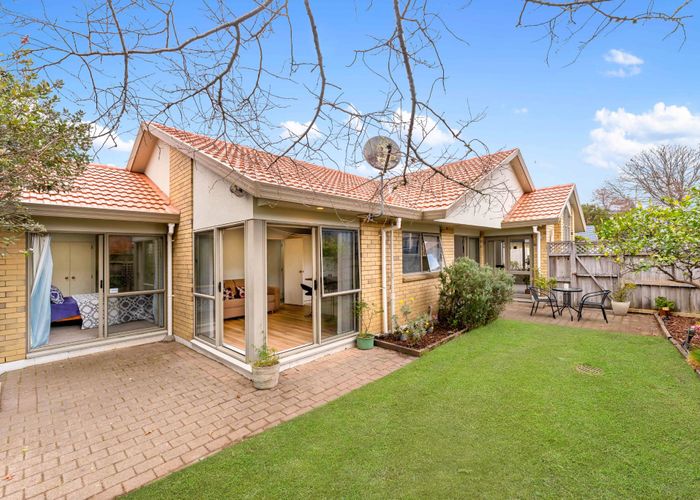  at 1/238 Botany Road, Golflands, Manukau City, Auckland