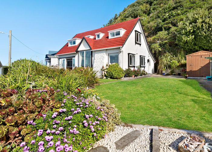  at 336 The Esplanade, Island Bay, Wellington