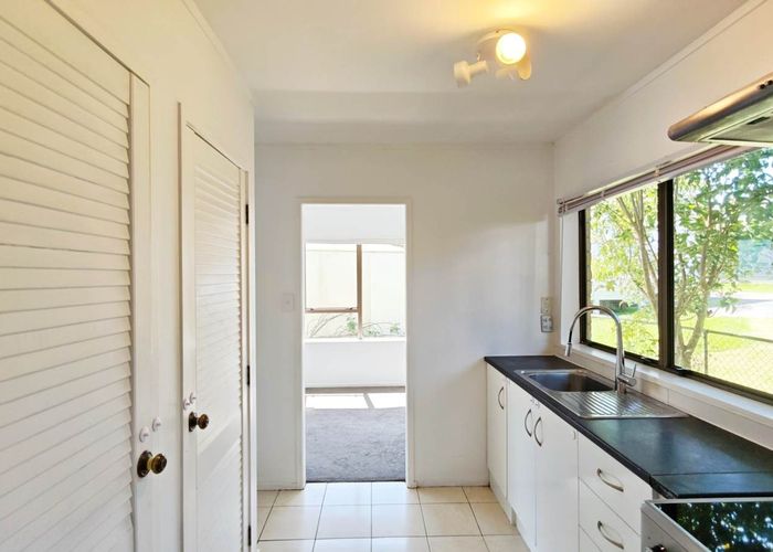  at 2/12 Kaipatiki Road, Glenfield, North Shore City, Auckland