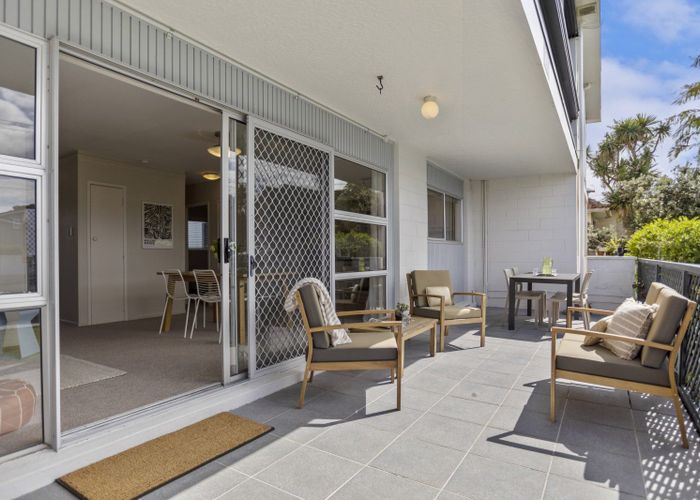  at 2/103 Vauxhall Road, Narrow Neck, Auckland