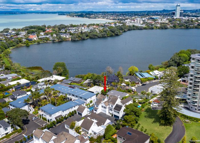  at 4/74 Kitchener Road, Milford, Auckland