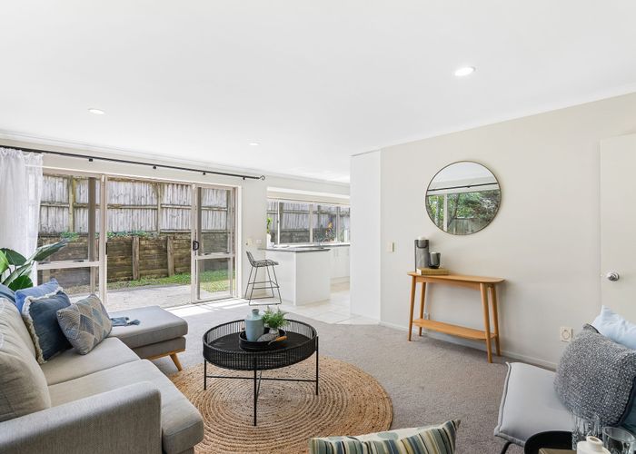  at 6 Silverwood Drive, Flat Bush, Auckland