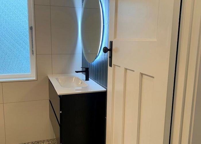  at 111 Kiwi Road, Point Chevalier, Auckland City, Auckland