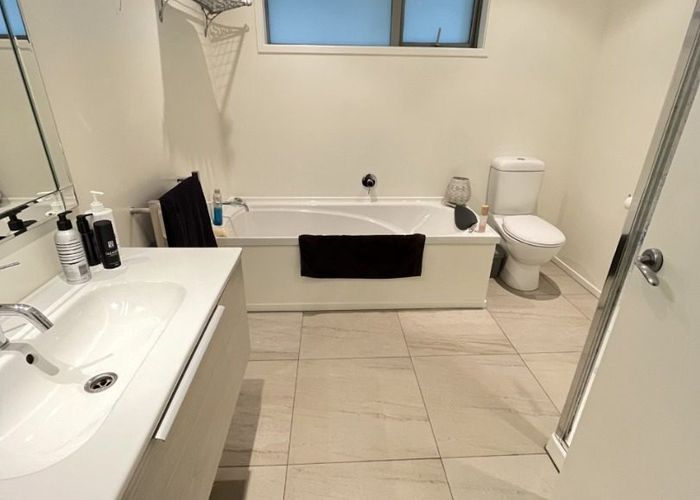  at 4 Marina View, Paremata, Porirua, Wellington