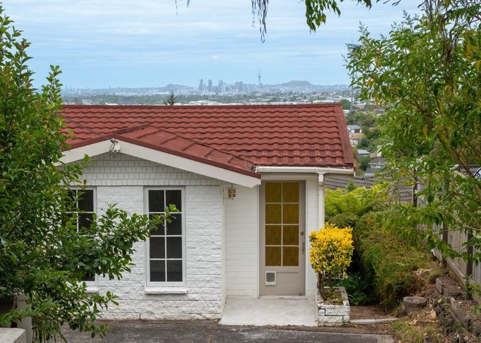  at 2/235 Sunset Road, Sunnynook, Auckland
