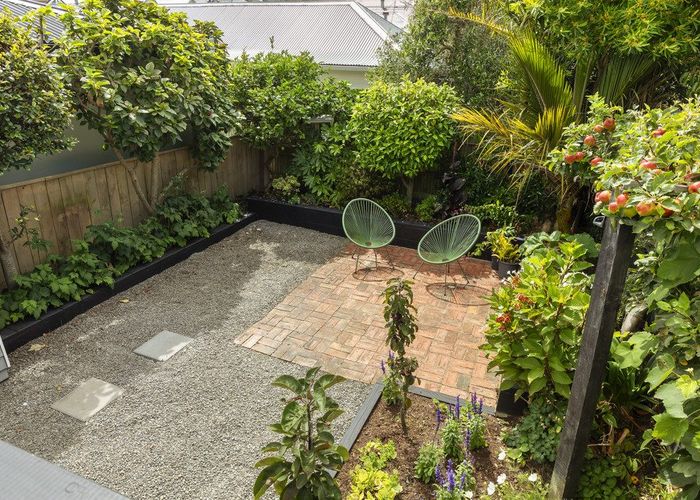  at 215 Rintoul Street, Berhampore, Wellington