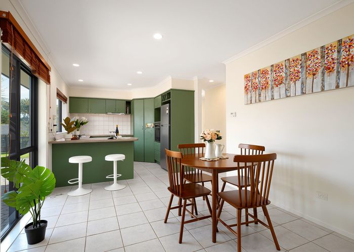  at 10 Chelmsley Avenue, Henderson, Waitakere City, Auckland