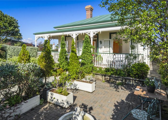  at 42 Queen Street, Northcote Point, Auckland