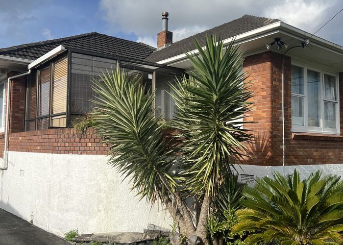  at 279 Glenfield Road, Glenfield, North Shore City, Auckland