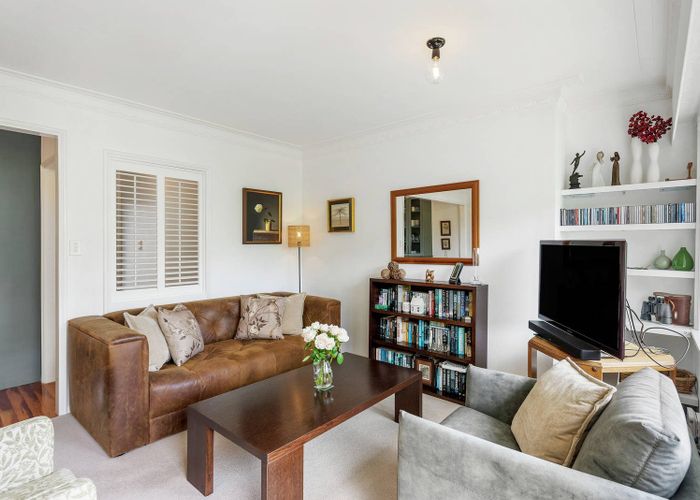  at 2/6 Pine Terrace, Howick, Manukau City, Auckland
