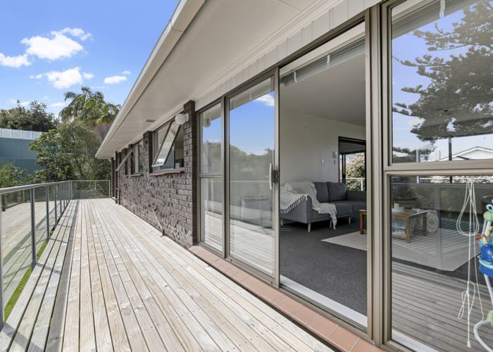  at 48A Woodlands Crescent, Browns Bay, Auckland