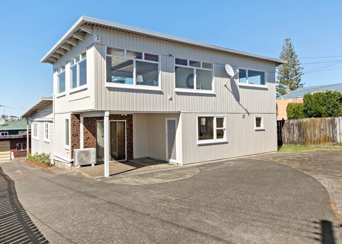  at 162 White Swan Road, Mount Roskill, Auckland