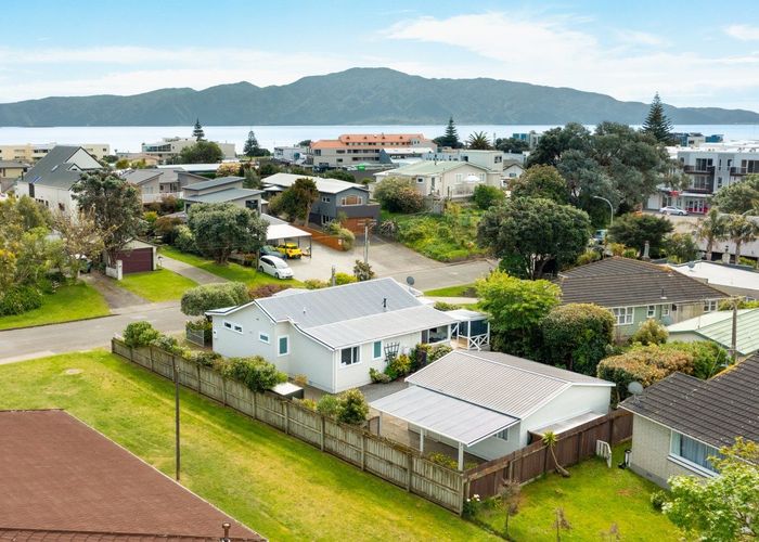  at 15 Bluegum Road, Paraparaumu Beach, Paraparaumu