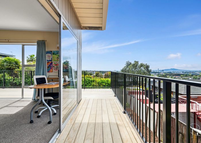  at 2/56 Monarch Avenue, Hillcrest, Auckland