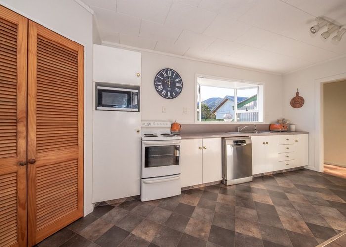  at 62 Mcgill Street, Waimangaroa, Westport