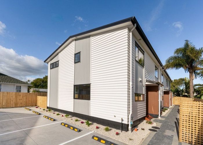  at 5/3 Royal View Road, Te Atatu South, Waitakere City, Auckland