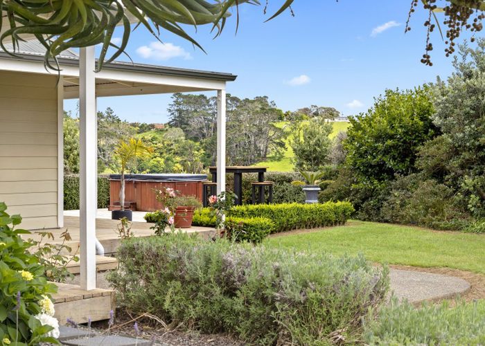  at 948 Awhitu Road, Pollok, Pollok