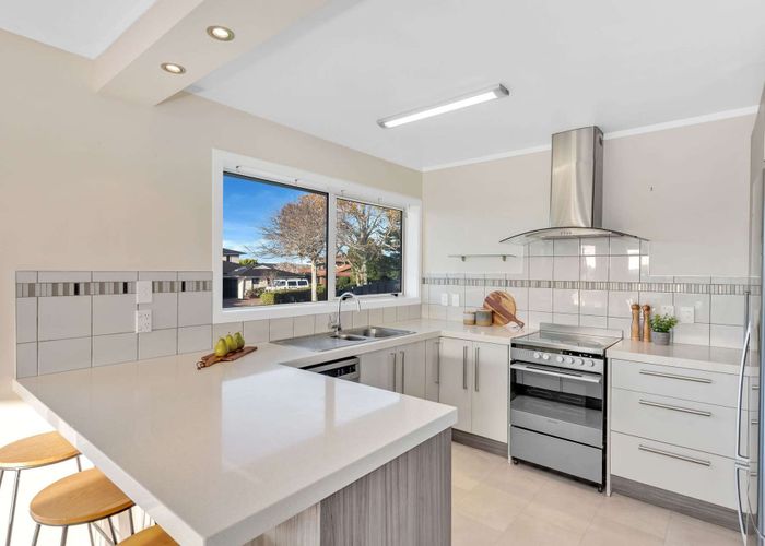  at 9 Melissa Place, Farm Cove, Manukau City, Auckland