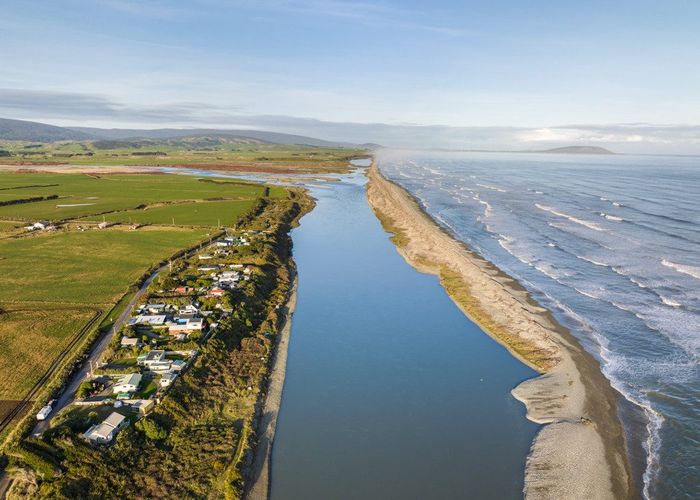 For sale 37 Bluecliffs Beach Road, Tuatapere, Southland, Southland